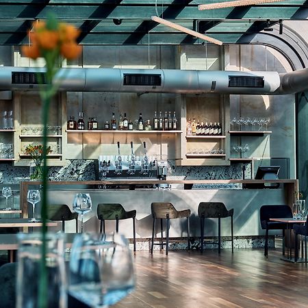 Hotel Warszawa מראה חיצוני תמונה The bar at the restaurant
