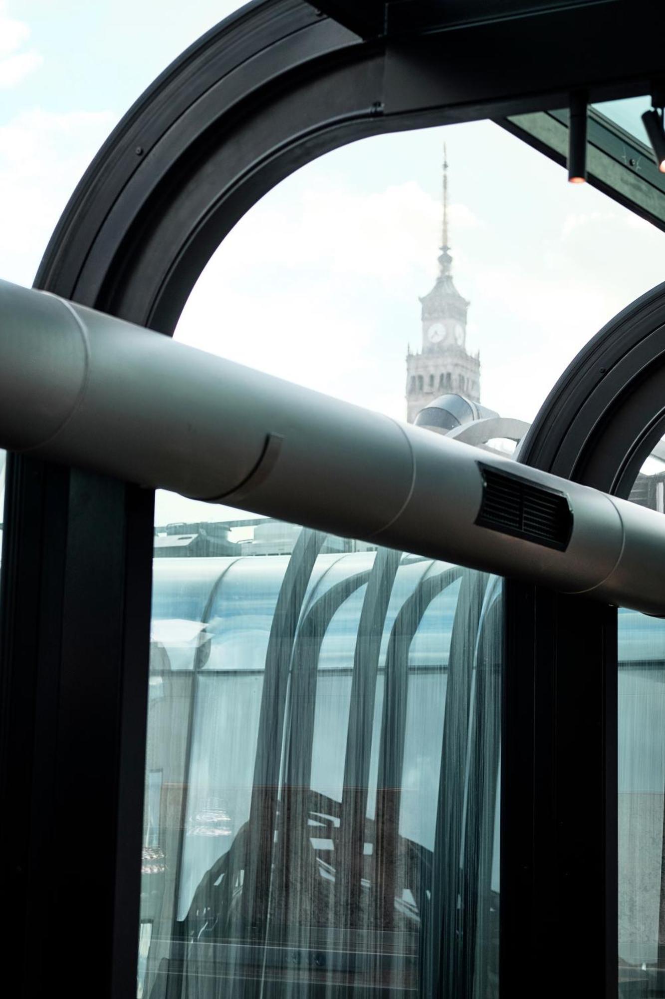 Hotel Warszawa מראה חיצוני תמונה A ventilation grille on the London Bridge