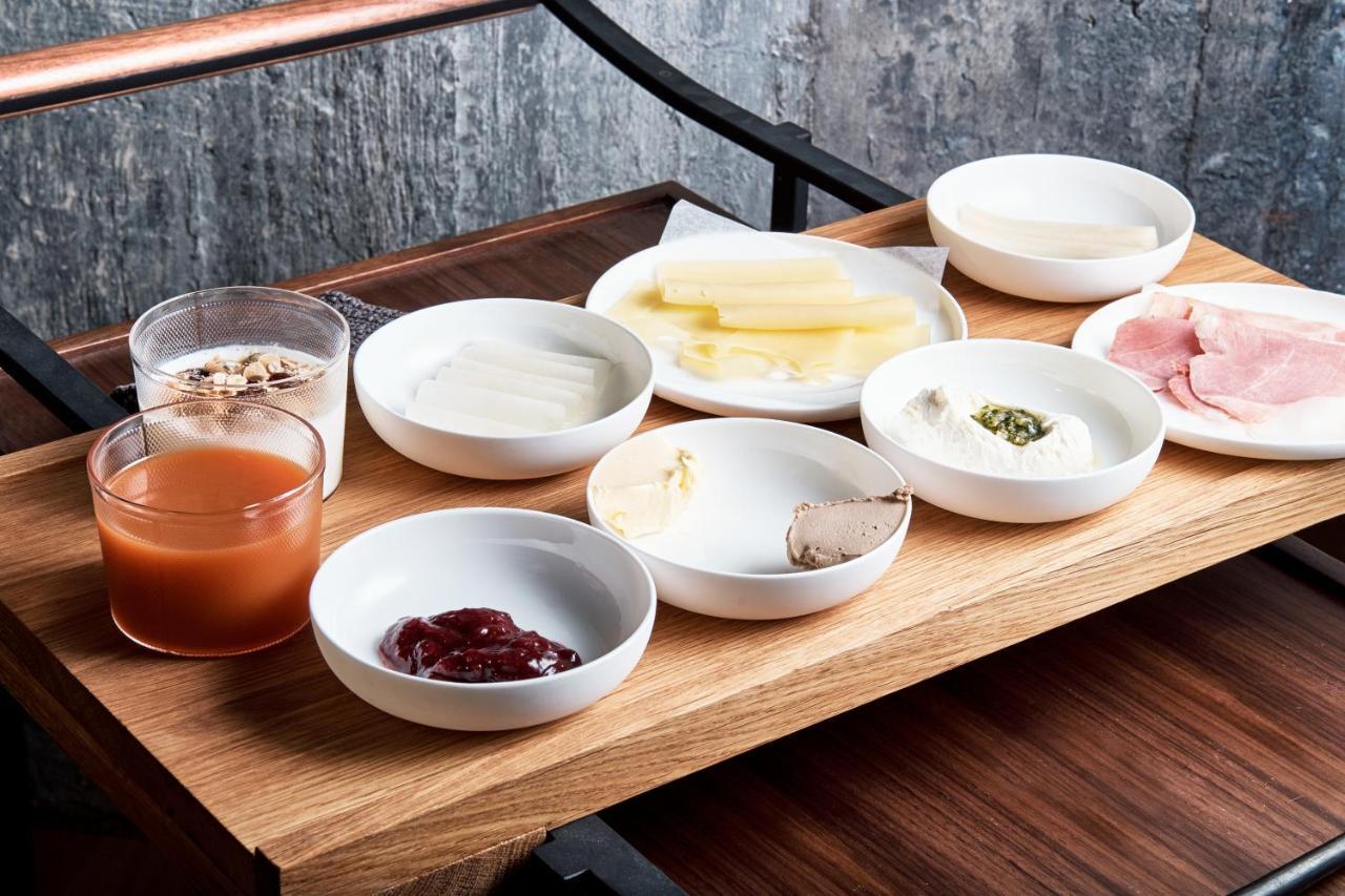 Hotel Warszawa מראה חיצוני תמונה A selection of Korean banchan
