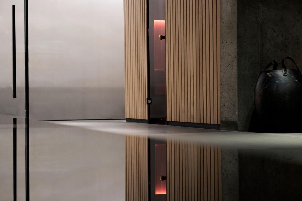 Hotel Warszawa מראה חיצוני תמונה Detail of the interior